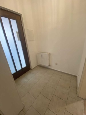 Exklusive 1-Zimmer-Erdgeschosswohnung mit Terasse und EBK in Augsburg
