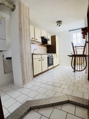 Diez gemütliche Dachgeschoss, 2 Zimmer, Küche mit Einbauküche, Bad mit Dusche