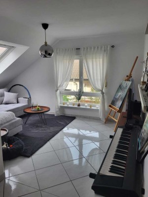 Stilvolle 2,5-Raum-DG-Wohnung mit Balkon und EBK in Abstatt