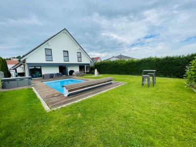 Luxuriöses Einfamilienhaus mit Wellnessoase, Pool und exklusiver Ausstattung–Wohnen auf hohem Niveau