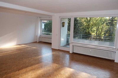 Geschmackvolle, gepflegte 2-Zimmer-Wohnung mit geh. Innenausstattung mit Balkon und EBK