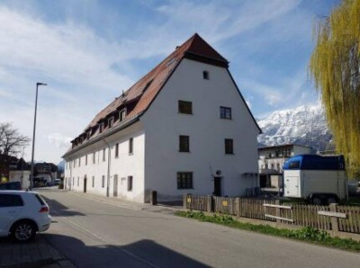 Altbaucharme mit modernem Komfort – 3-Zimmer-Wohnung in Hall