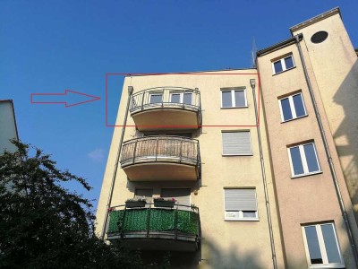 Moderne 3-Zimmer-Wohnung mit Aufzug, Balkon und kleiner Küche in ruhiger Lage