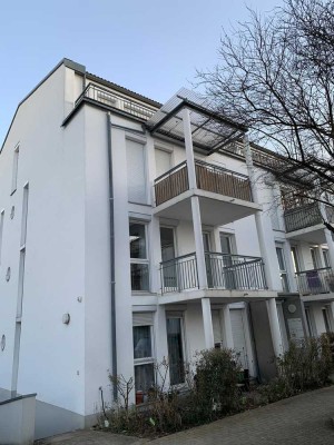 Außergewöhnlich gut geschnittene, helle 1-Zimmer Wohnung mit Balkon