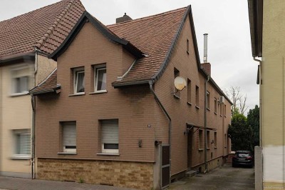 4-Zimmer-Wohnung mit Balkon und eigenem Garten, im Herzen Friedbergs, in zentraler Lage