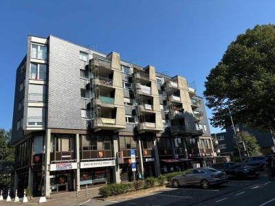 Helle 2-Zimmer-Wohnung mit großem Balkon in zentraler Lage