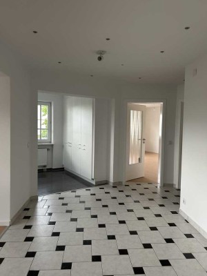 Erstbezug nach Sanierung: helle 3-Zimmer-Wohnung mit neue EBK,  Balkon und TG in Pfedelbach Zentrum