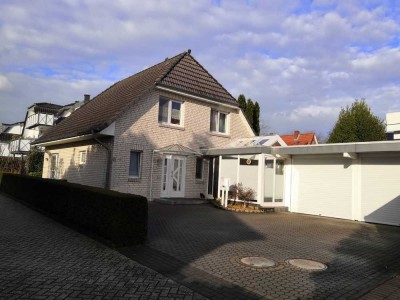 Hochwertiges Einfamilienhaus mit Terrasse und kleinem Garten in sehr zentraler, ruhiger Lage