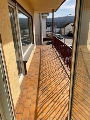 je 1 Wohnung im EG+1. OG (auch für Großfamilie geeignet) mit 3 ZKB und Balkon in Rodalben