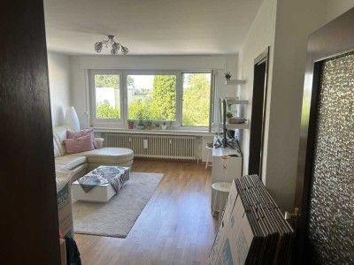 Seniorengerechte renovierte 3-Zimmer-Wohnung mit Einbauküche in Solingen Höhscheid.