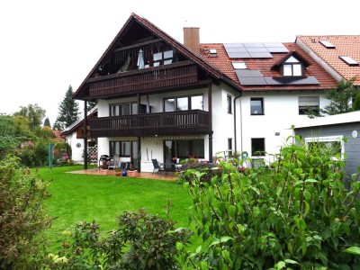 Große, helle u. ruhige 3 Zimmer DG Wohnung m. EB-Küche, Balkon u. Kamin in Neuried
