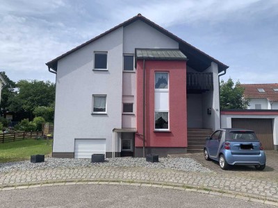 Freistehendes Mehrfamilienhaus mit Garten und Garage