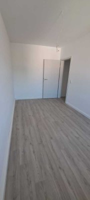 Attraktive und vollst. renovierte 3-Raum-Wohnung mit geh. Innenausstattung mit Balkon