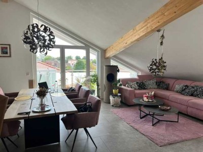 Attraktive 5-Zimmer-Dachgeschosswohnung mit Balkon in Bergtheim