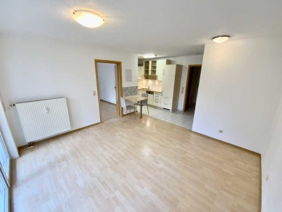 Helle 2-Zimmer EG-Wohnung mit Terrasse, EBK + teilmöbliert, TG-Stellplatz