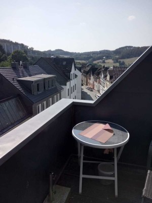 AUSSERGEWÖHNLICHE SINGLEWOHNUNG MIT TRAUMBLICK VOM SONNENBALKON