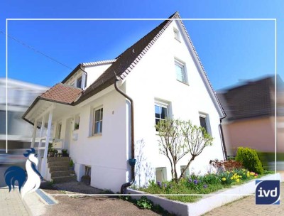 Ein Platz für Gemütlichkeit! Reizendes Einfamilienhaus mit Dachterrasse, offener Wohnküche, Carport