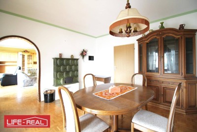 Traumhaus mit Charakter: Fernsicht, Großzügigkeit und 2.000 m² Grundstück mit Erweiterungspotenzial