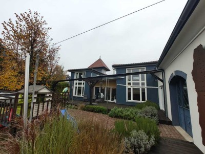 luxuriöses Einfamilienhaus mit Einliegerwohnung, EBK, 3 Bäder, große Terrassen, Doppelcarport