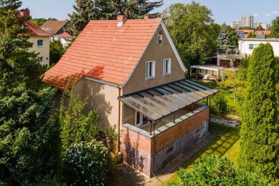 Sanierungsbedürftiges Ein-/Zweifamilienhaus in Spandau - Keller, zwei Küchen, Balkon, Kaminzug usw.
