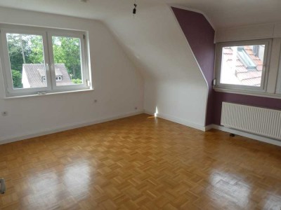 Helle 3-Zimmer-DG-Wohnung in Stuttgart-Vaihingen Nähe Uni