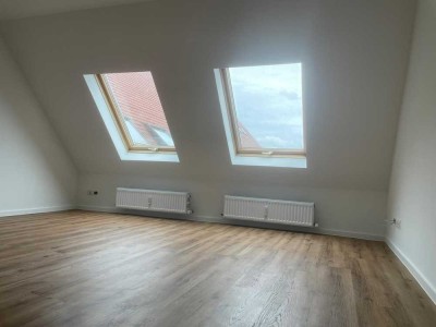 Einziehen und wohlfühlen: Helle und moderne DG-Wohnung mit Loft-Charakter.
