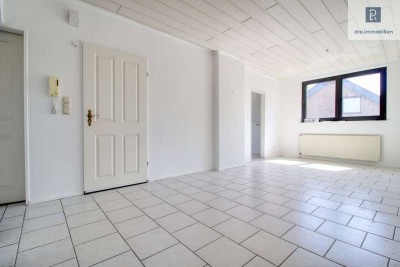 Troisdorf-Altenrath: Helle und gut geschnittene Wohnung mit Balkon, Wannenbad und Gäste-WC