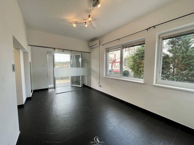 Charmante 2-Zimmer-Wohnung mit Steinboden und Klimaanlage