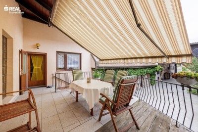 Einmalig attraktives Wohnhaus mit Traumgarten, Pool, Garagenplätzen und großen Nebengebäuden