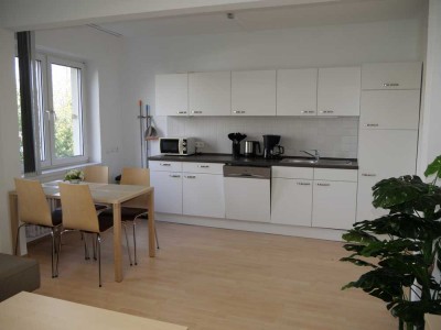 HELLES, MÖBLIERTES APARTMENT !!!