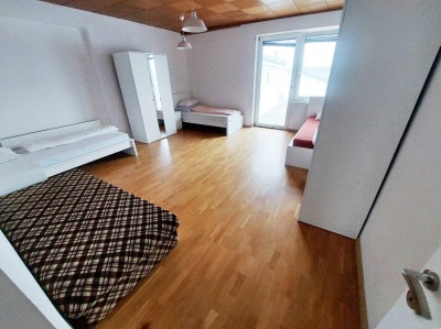 145 m² möblierte 5-Zimmer-Dachterrassenwohnung mit Untervermietrecht bzw. als WG / Arbeiterquartier