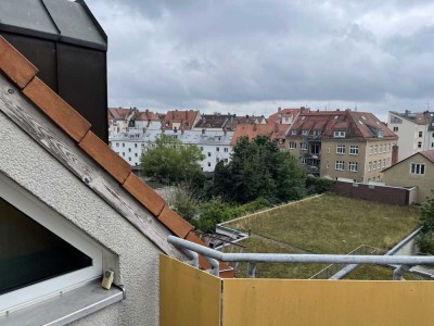 Exklusive, gepflegte 1,5-Dachterrassen-Wohnung mit EBK, N-Johannis