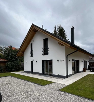 Energieeffizientes Einfamilienhaus mit gehobenem Standard – Möbliert & modern (KfW 55, Baujahr 2023)