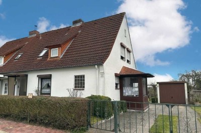 Doppelhaushälfte mit Garage und Teilkeller