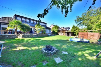 Ruhig und idyllisch gelegenes Ein- bis Zweifamilienhaus mit ca. 40 m² großer Einliegerwohnung.