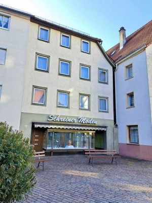 Mehrfamilienhaus mit Gewerbeeinheit direkt am Marktplatz