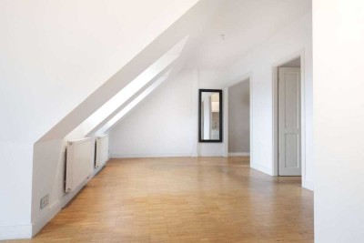 PREISANPASSUNG! Tolle Dachgeschosswohnung inklusive großzügiger Loggia mitten in Hamburg - Wandsbek