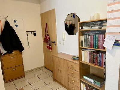 Freundliche und gepflegte 3-Zimmer-EG-Wohnung mit geh. Innenausstattung mit Balkon und EBK