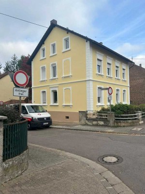 Attraktive 5-Zimmer-Wohnung mit Balkon und Küche in Wadgassen