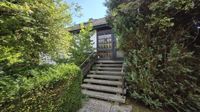 Vielseitiges Einfamilienhaus mit vermieteter Einliegerwohnung – Perfekt für flexible Wohnkonzepte