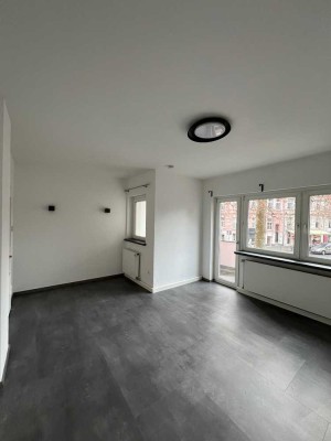 ! NEU ! sanierte 3- Zimmer Wohnung mit Balkon und Einbauküche ; Köln- Neustadt-Süd