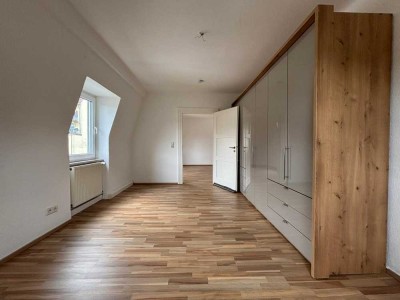 Toll geschnittene 3 Zimmer Dachgeschosswohnung am Neufferpark