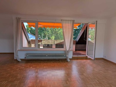 Freundliche und gepflegte 4-Raum-DG-Wohnung mit zwei Balkonen in Homburg Uninähe