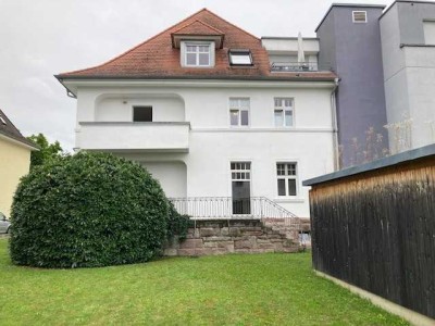 Stilvolle 2-Zimmer-Wohnung in Villa mit gehobener Innenausstattung mit Einbauküche in Kuppenheim