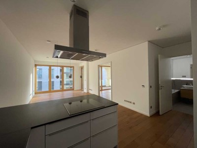 Stilvolle, neuwertige 2-Zimmer-Wohnung mit moderner Einbauküche, Einbauschrank und Balkon