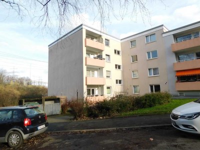Neu renovierte einzugsbereite 3_Zimmer-Wohnung mit Balkon!