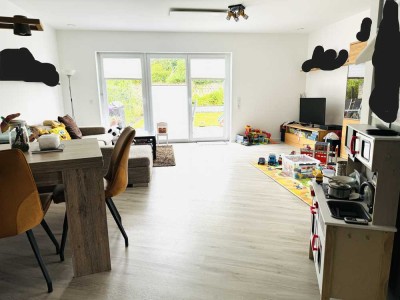 Exklusive, geräumige und neuwertige 3-Zimmer-Wohnung mit eigenem Garten und EBK in Heusweiler