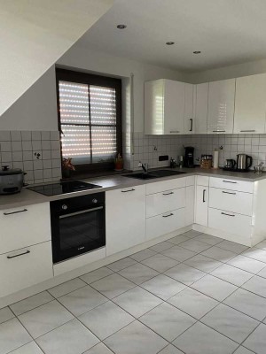 Geräumige Wohnung in zentraler, ruhiger Lage / 130 m²