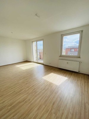 Helle und gemütliche 3-Raumwohnung mit Einbauküche und Balkon