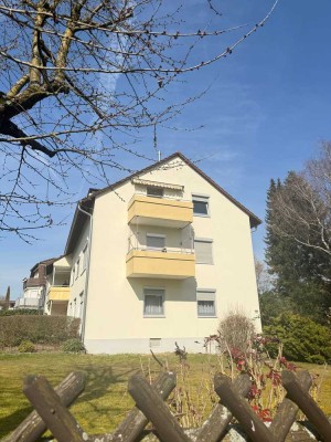 Stilvolle, modernisierte 3-Raum-Wohnung mit Balkon und EBK in Bad Homburg vor der Höhe